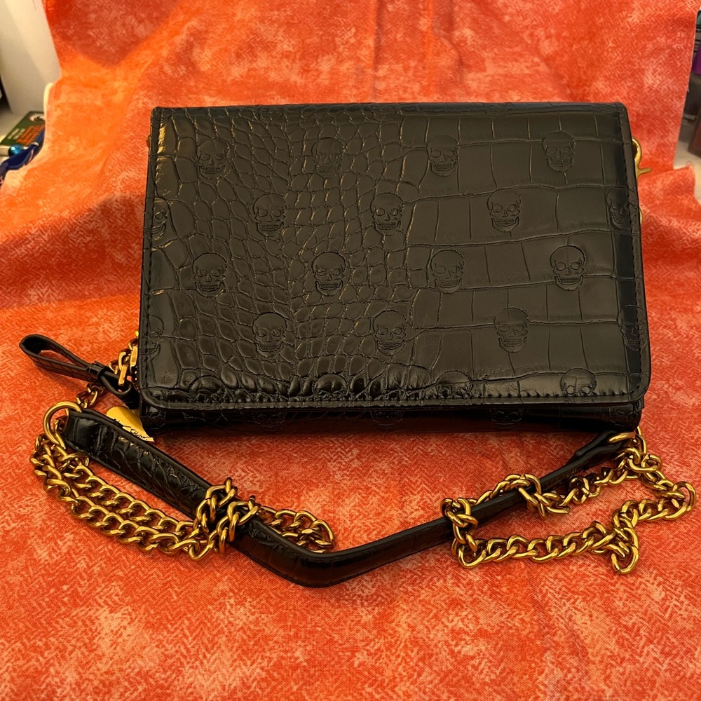 Betsey Johnson Black Skull Crossbody Bag with Gold Chain